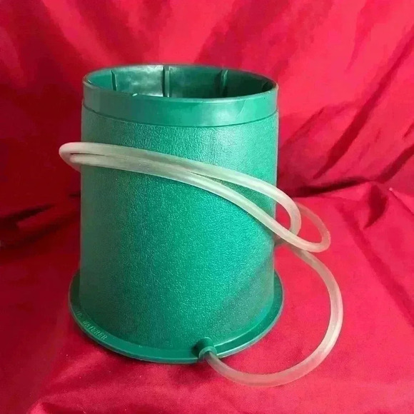 Christmas Tree Automatic Waterer - Picture 7 of 11